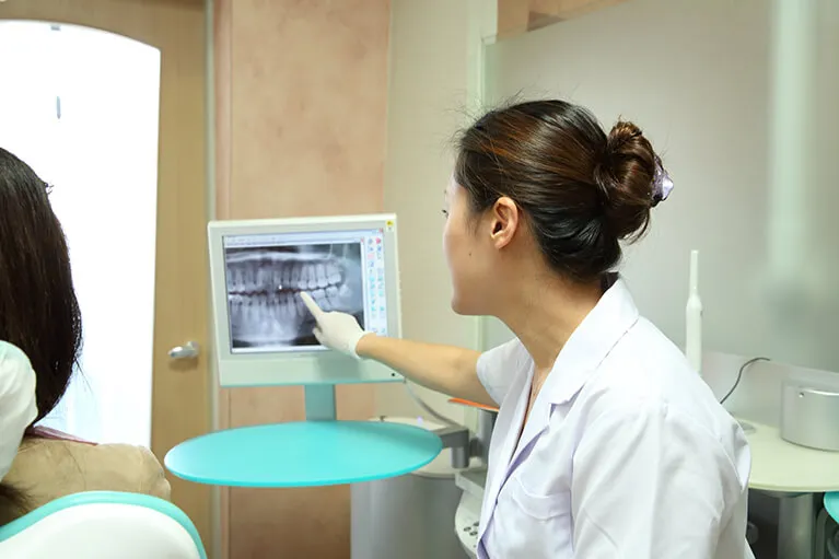 イラスト動画や口腔内写真で「見える化」を